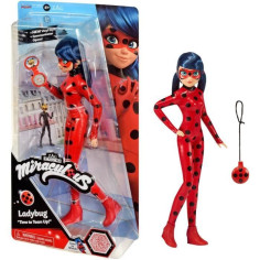 BANDAI - Miraculous Ladybug - Poupée mannequin 26 cm - Ladybug avec son téléphone - N BANDAI - Miraculous Ladybug - Poupée mannequin 26 cm - Ladybug avec son téléphone - N